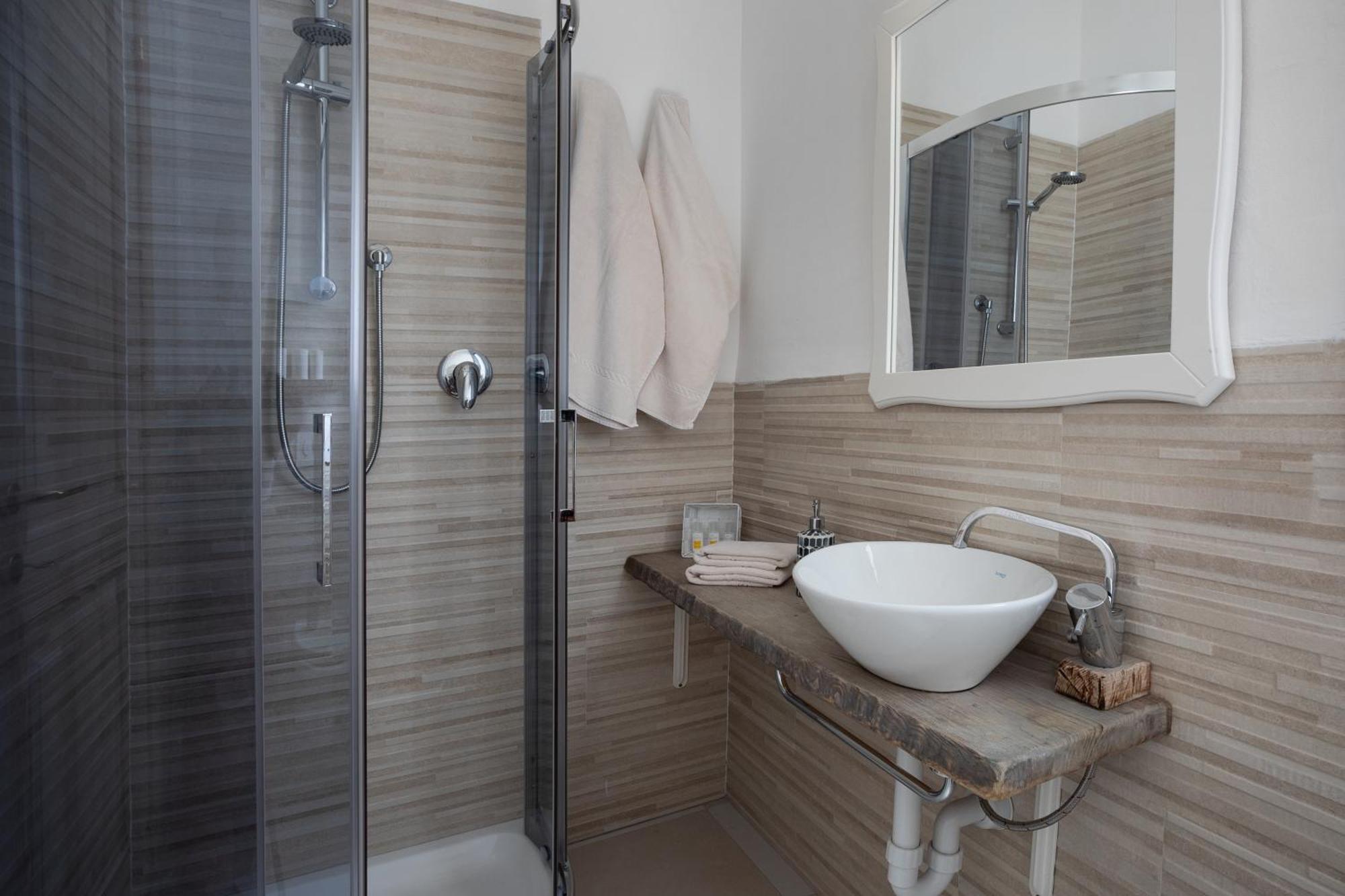The Square Depandance Bed & Breakfast Cannigione Exterior foto